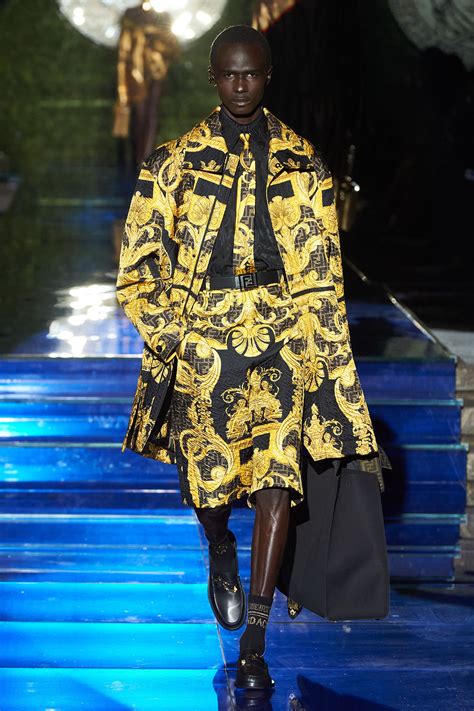 versace pre-fall 2022|versace fendi 2022.